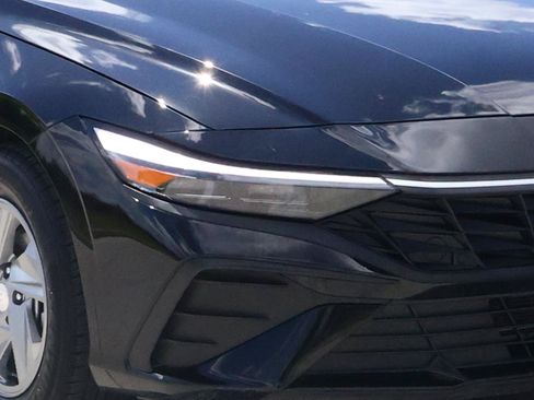 Used 2025 Hyundai Elantra SE FWD image 7