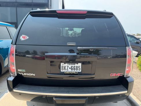 Used 2011 GMC Yukon Denali RWD image 6