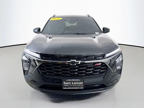Used 2025 Chevrolet Trax RS w/ Sunroof Package FWD image 2