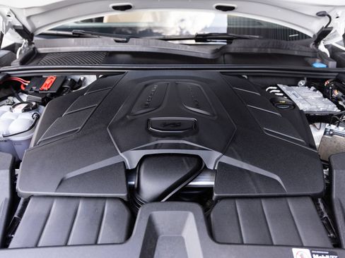 Certified 2025 Porsche Cayenne Coupe AWD/4WD image 37