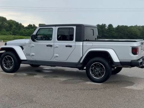 Used 2022 Jeep Gladiator Overland w/ Cold Weather Group AWD/4WD image 6