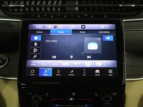 Used 2022 Jeep Grand Cherokee Limited AWD/4WD image 29