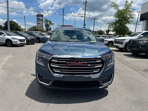 Used 2024 GMC Terrain SLT FWD image 2