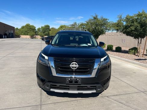 Used 2025 Nissan Pathfinder SL w/ Cargo Package FWD image 3