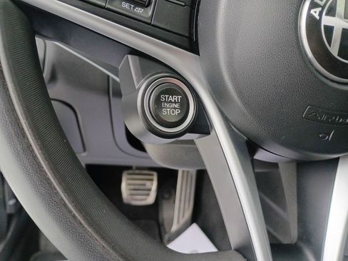 Used 2017 Alfa Romeo Giulia AWD image 32