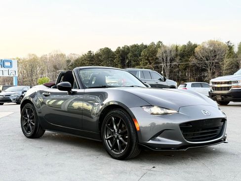 Used 2018 MAZDA MX-5 Miata Club image 12