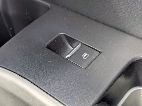 Used 2022 Ford Explorer XLT w/ Equipment Group 202A image 33