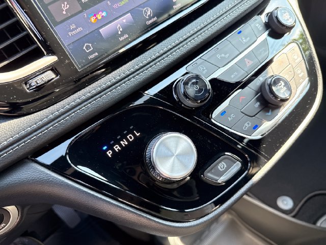 New 2027 Chrysler Pacifica Select FWD image 26