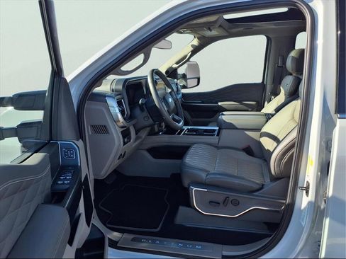 Used 2025 Ford F450 Platinum w/ Platinum Plus Package image 20