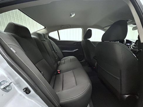 Used 2025 Nissan Altima 2.5 SV FWD image 18