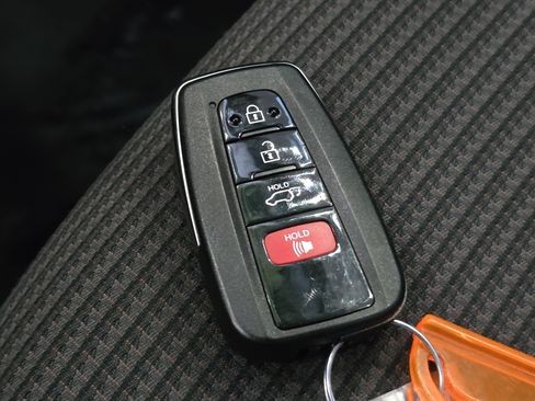 Used 2023 Toyota Highlander LE image 35