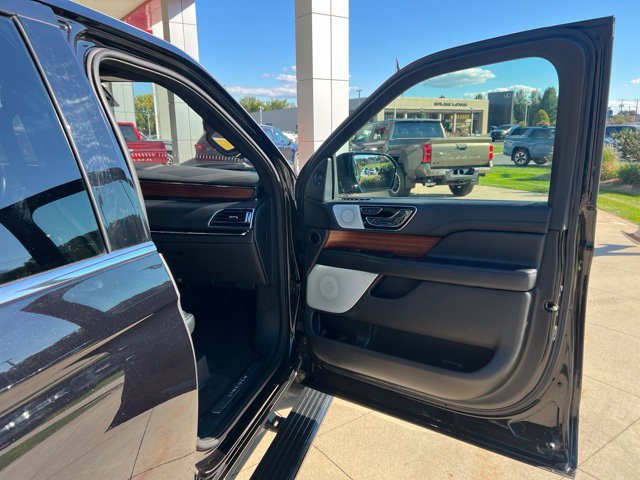 Used 2019 Lincoln Navigator Reserve AWD/4WD image 44