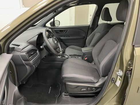 Used 2025 Subaru Forester Premium AWD/4WD image 9