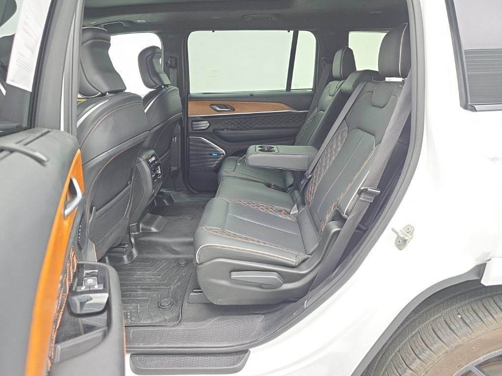 Used 2024 Jeep Grand Cherokee L Summit AWD/4WD image 52