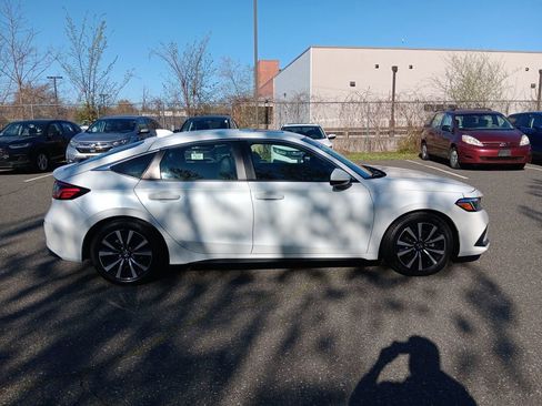 Used 2024 Honda Civic EX-L image 2