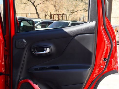 Used 2019 Jeep Renegade Trailhawk image 26