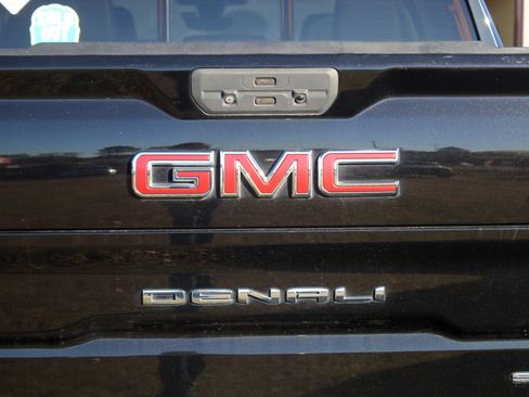 Used 2022 GMC Sierra 1500 Denali w/ Denali Reserve Package image 4