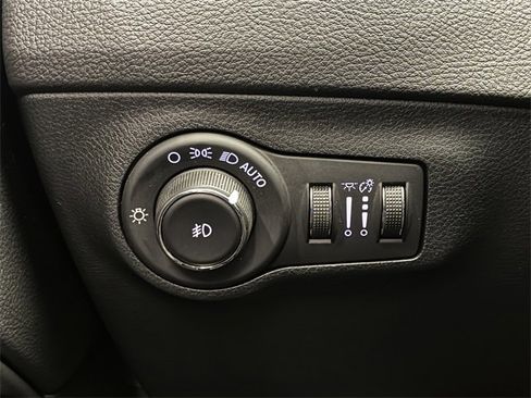 Used 2018 Jeep Compass Latitude w/ Popular Equipment Group image 22