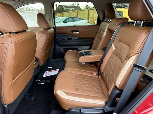 New 2026 Nissan Pathfinder Platinum image 34