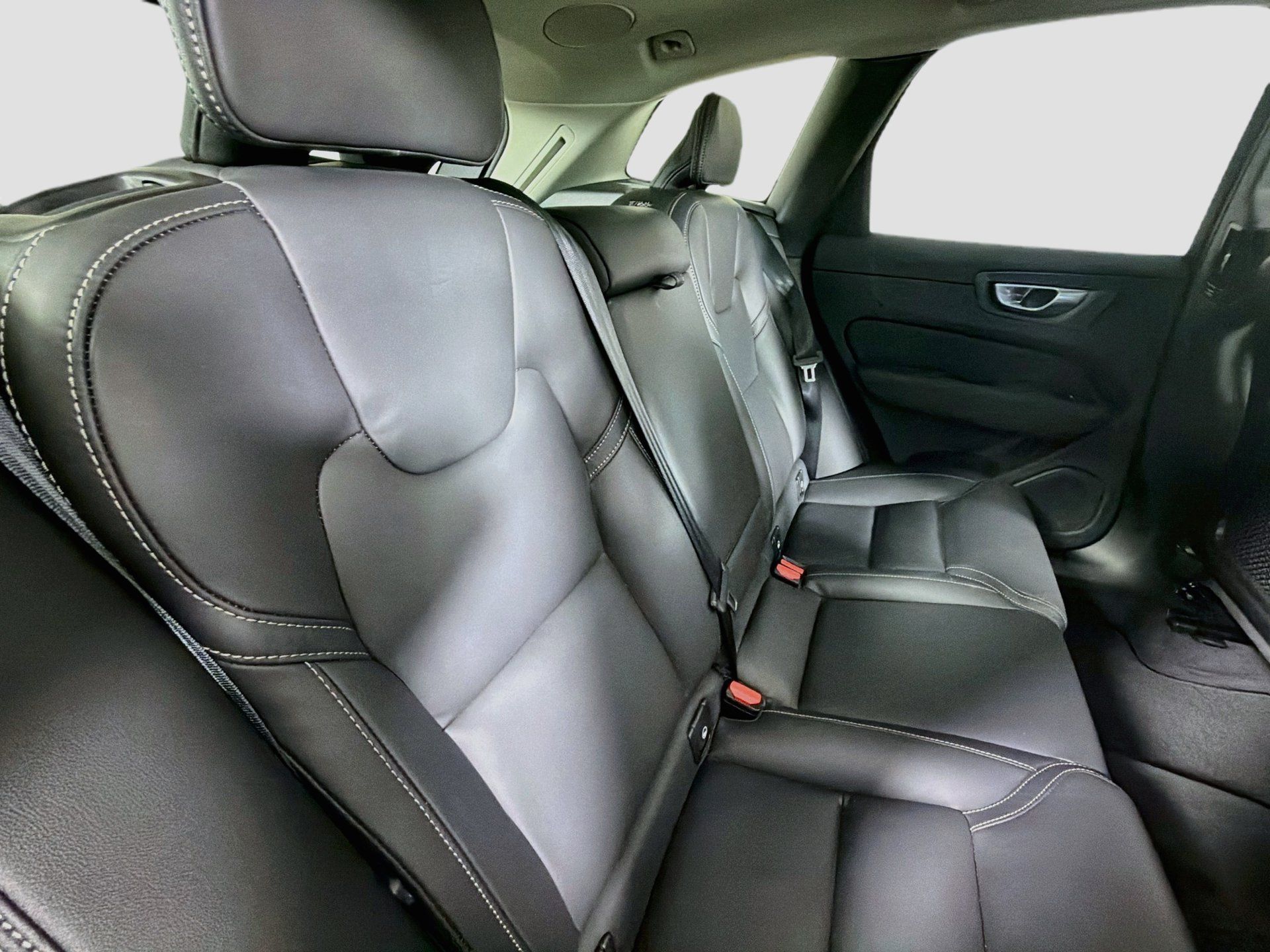 Certified 2026 Volvo XC60 B5 Ultra AWD/4WD image 29