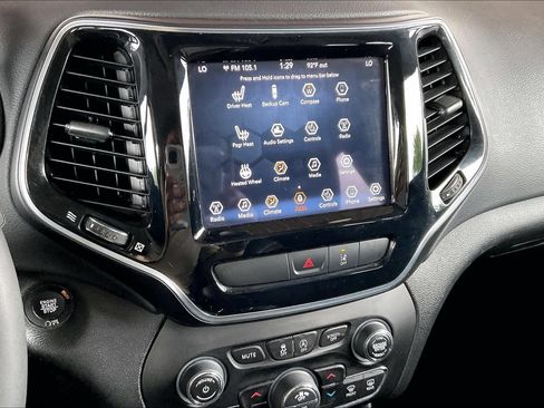 Used 2022 Jeep Cherokee Limited w/ Mopar Interior Package AWD/4WD image 9