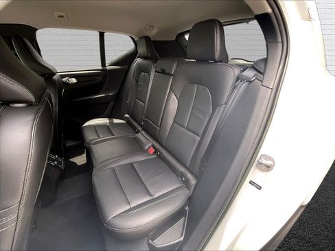 Used 2024 Volvo XC40 B5 Core AWD/4WD image 22