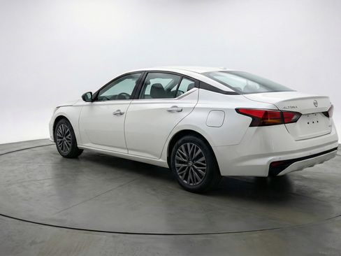 Used 2025 Nissan Altima 2.5 SV image 6