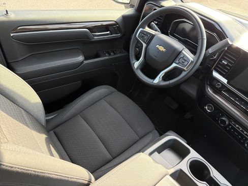 Used 2024 Chevrolet Silverado 1500 LT AWD/4WD image 9