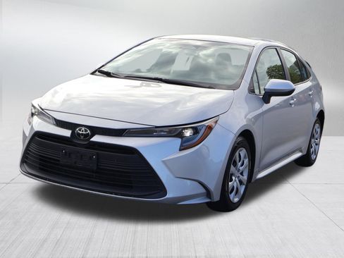Used 2024 Toyota Corolla LE image 3
