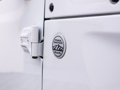 Used 2024 Jeep Wrangler Sahara image 31