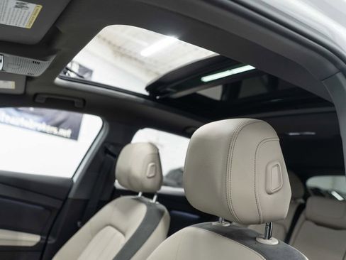 Used 2022 Audi Q4 e-tron Prestige image 8