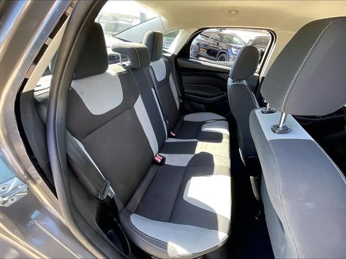 Used 2014 Ford Focus SE w/ SE Sport Package image 19