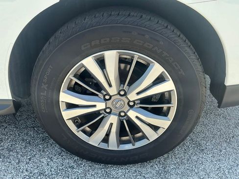 Used 2018 Nissan Pathfinder SV FWD image 18