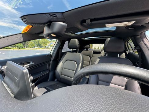 Used 2017 Mercedes-Benz GLA 250 4MATIC w/ Premium Package image 10