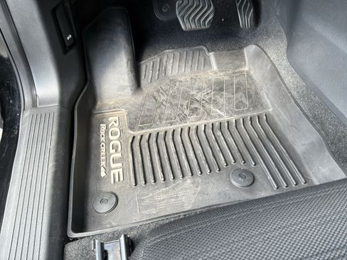 Used 2025 Nissan Rogue SV AWD/4WD image 17
