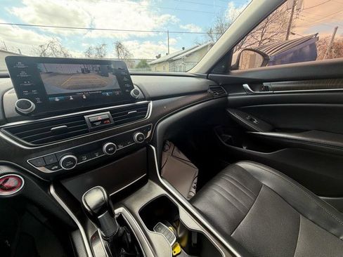 Used 2018 Honda Accord Touring image 18