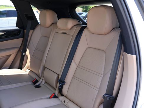 Used 2022 Porsche Cayenne AWD/4WD image 12