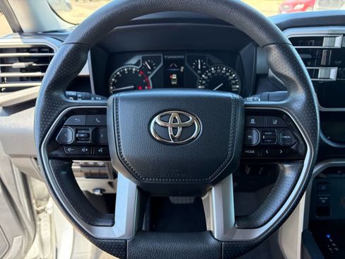 Used 2022 Toyota Tundra SR5 w/ SR5 Convenience Package AWD/4WD image 11