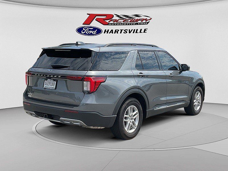 Used 2025 Ford Explorer Active w/ Active Comfort Package RWD image 5