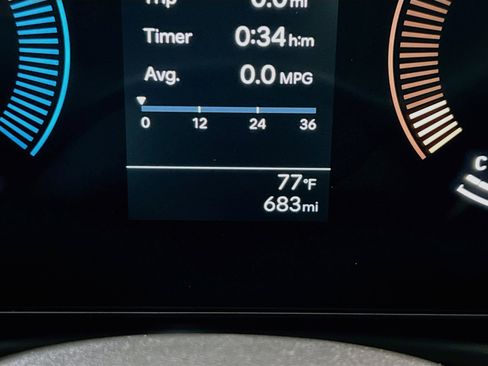 Used 2025 Hyundai Santa Cruz SE FWD image 8