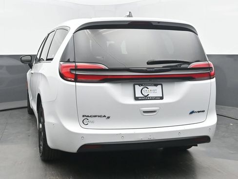 Used 2024 Chrysler Pacifica Limited FWD image 5