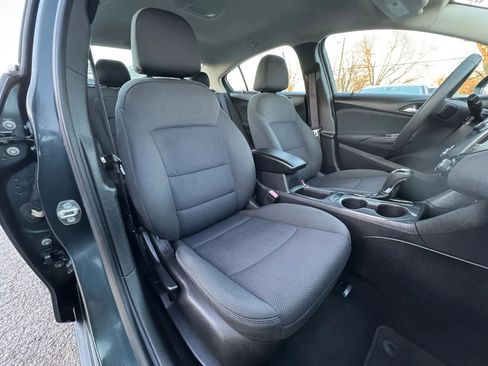 Used 2017 Chevrolet Cruze LT w/ Convenience Package FWD image 11