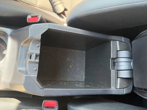 Used 2018 Toyota RAV4 LE FWD image 26