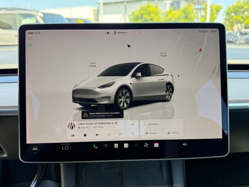 Used 2022 Tesla Model Y Long Range image 30