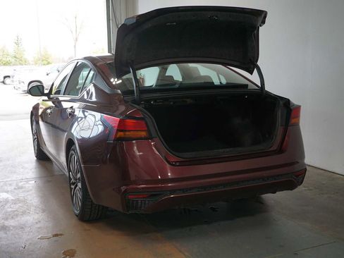 Used 2023 Nissan Altima 2.5 SV image 4