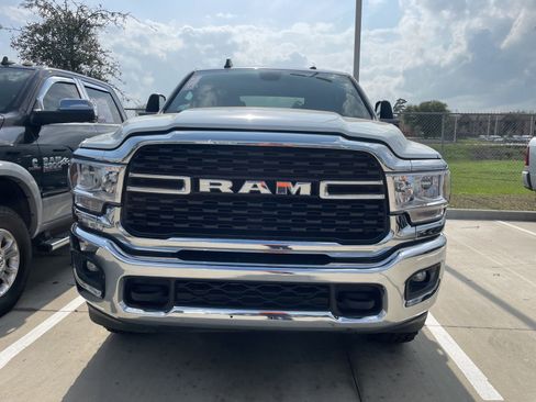 Used 2024 RAM 2500 Big Horn AWD/4WD image 2