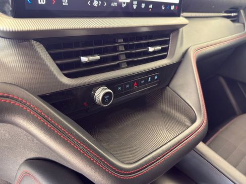 Used 2025 Ford Explorer ST-Line w/ ST-Line Street Pack image 15