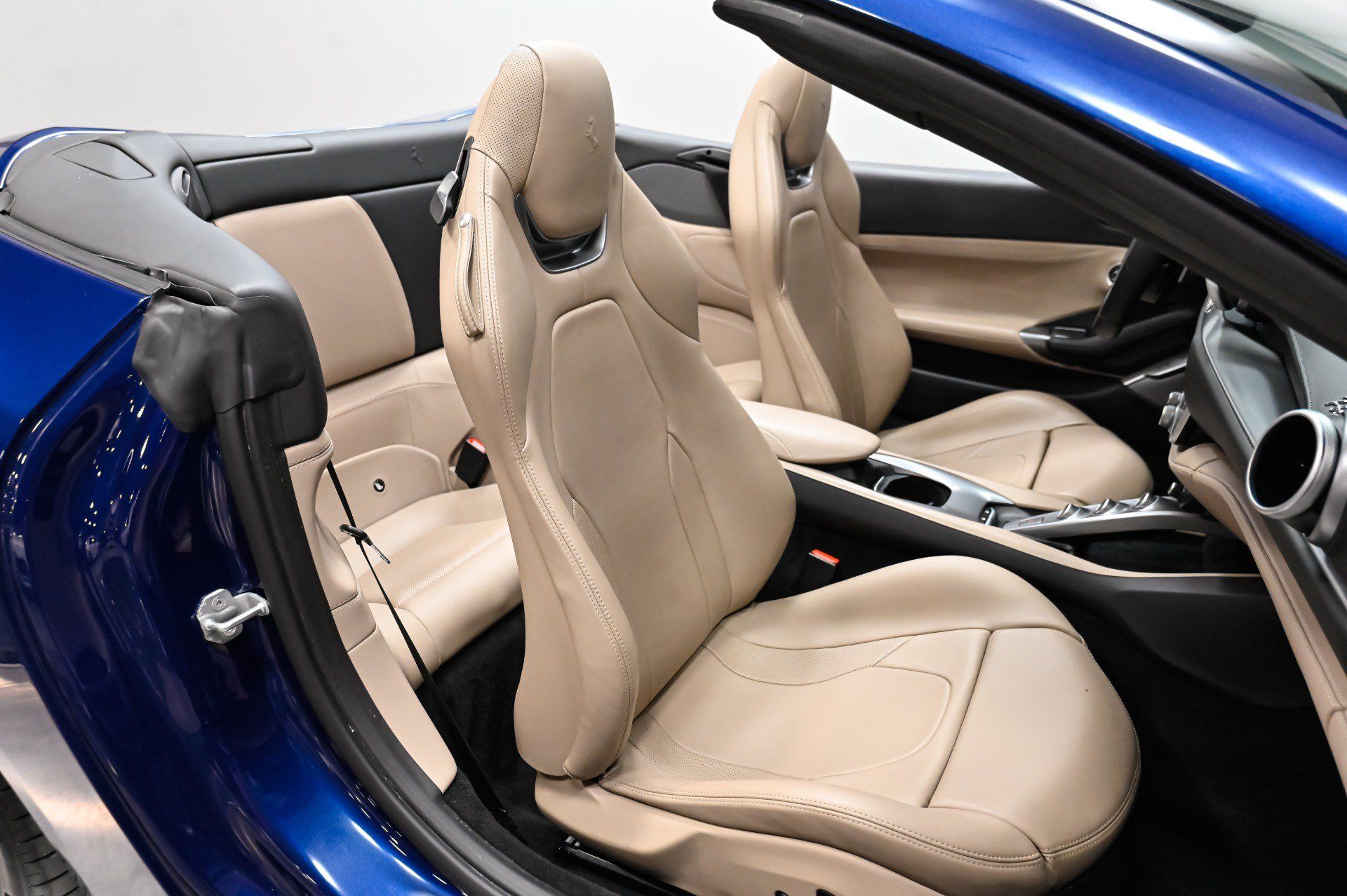 Used 2019 Ferrari Portofino RWD image 22