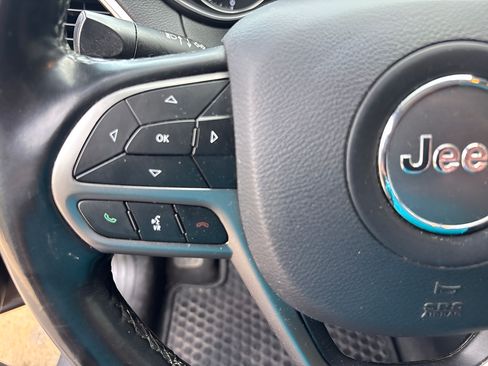 Used 2020 Jeep Cherokee Latitude Plus w/ Cold Weather Group FWD image 14