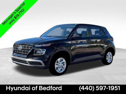 Certified 2026 Hyundai Venue SE FWD image 2